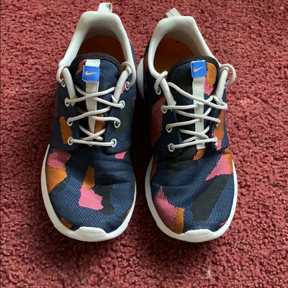 Nike Roshe hawaiian floral shoes